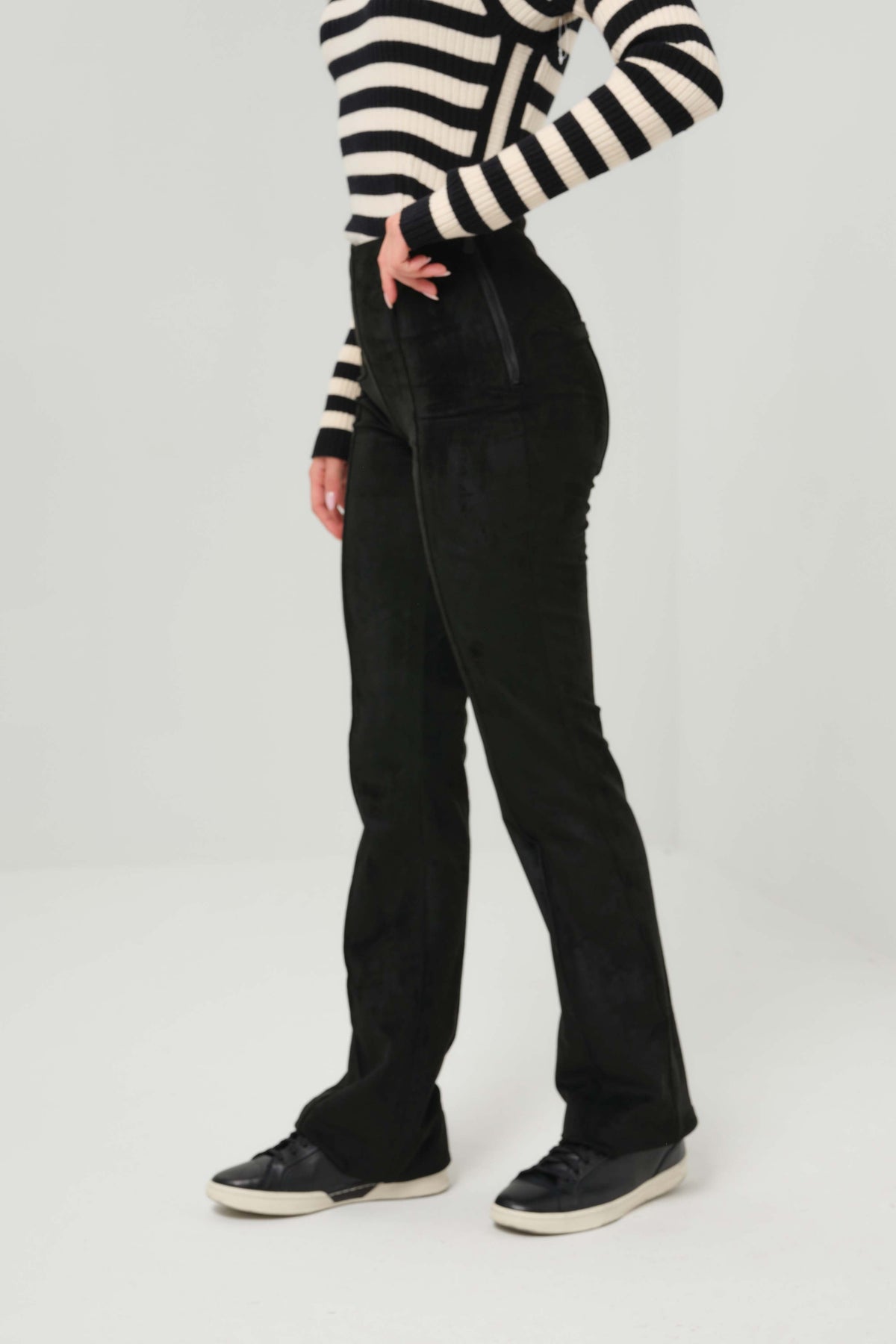 Becca Flare - Black