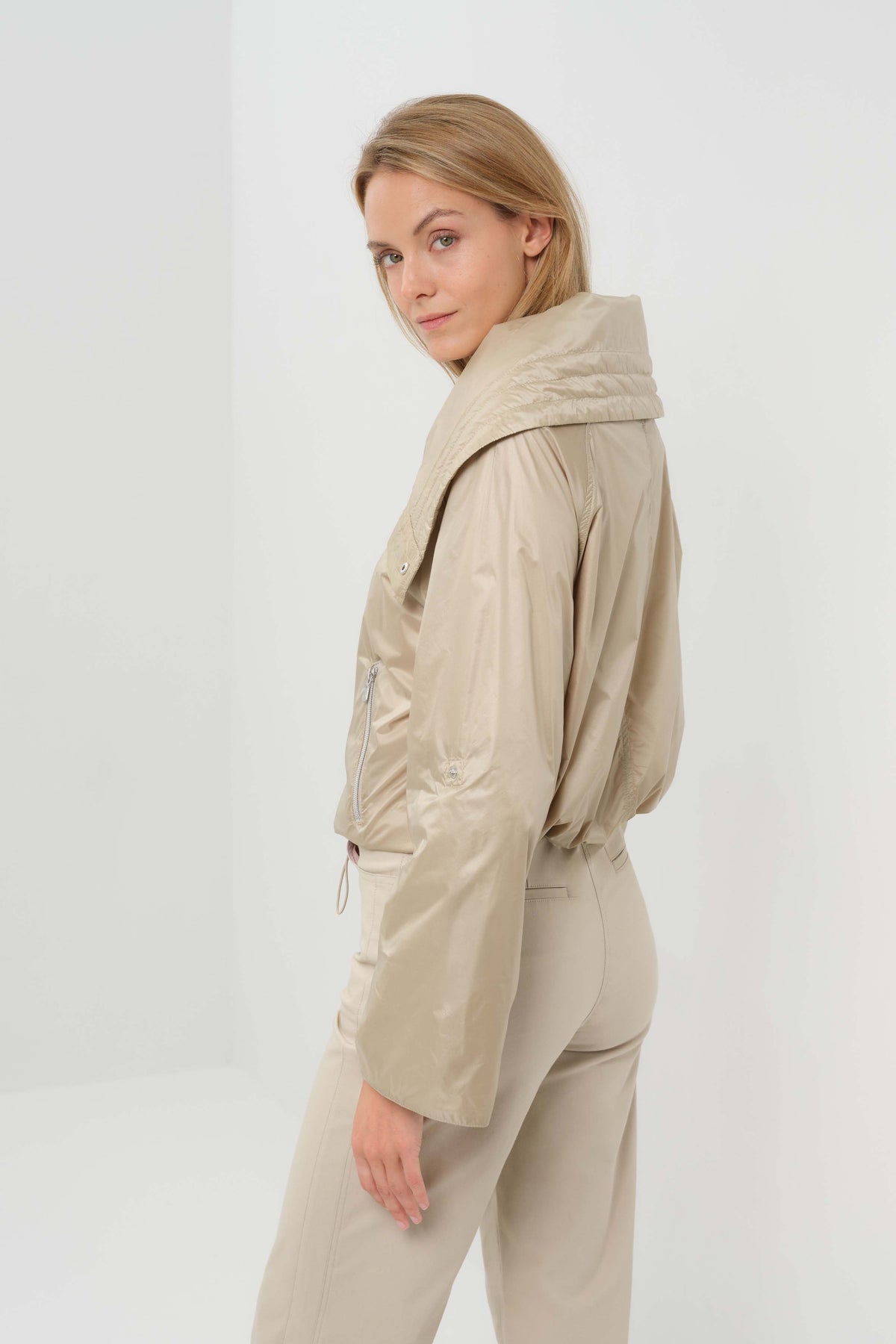 Casey Crop Windbreaker - Champagne